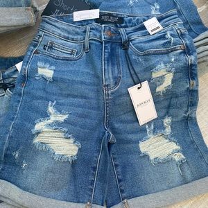 Judy Blue NWT Bermuda Jean Shorts Large